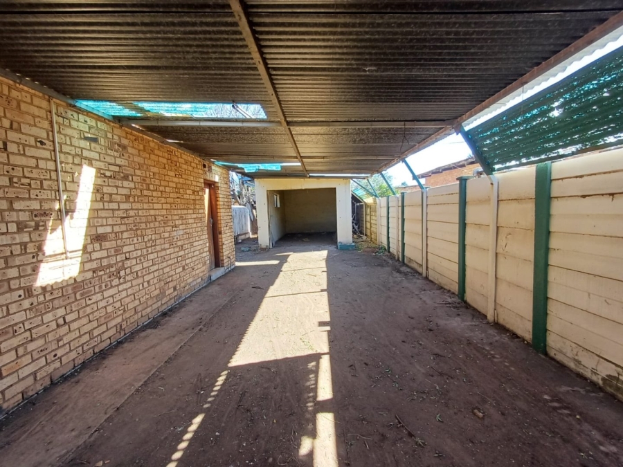 4 Bedroom Property for Sale in Lourenspark North West